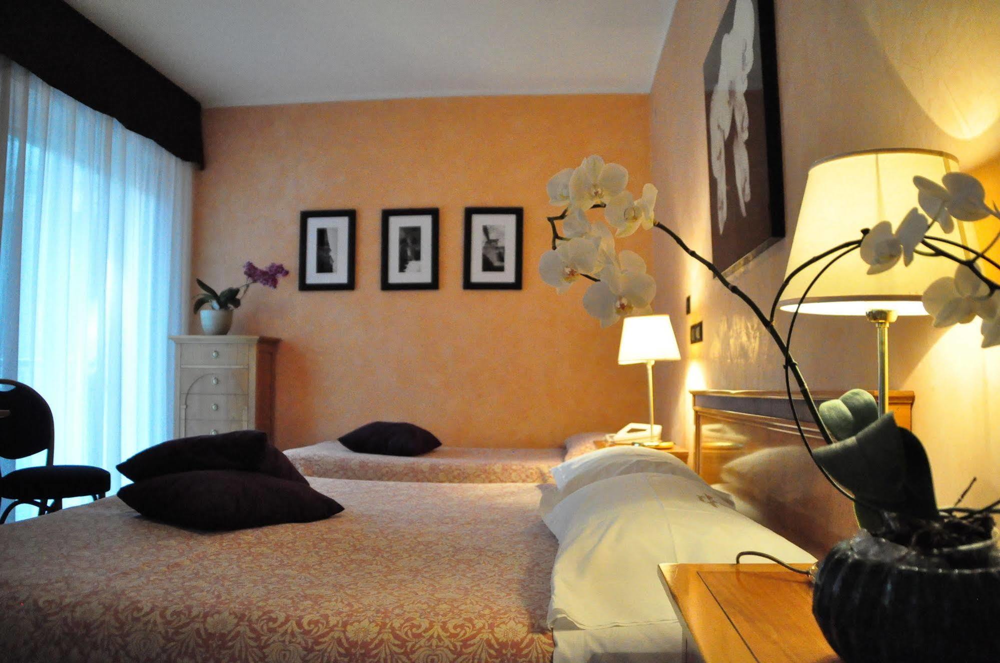 גראדו Hotel Regina מראה חיצוני תמונה