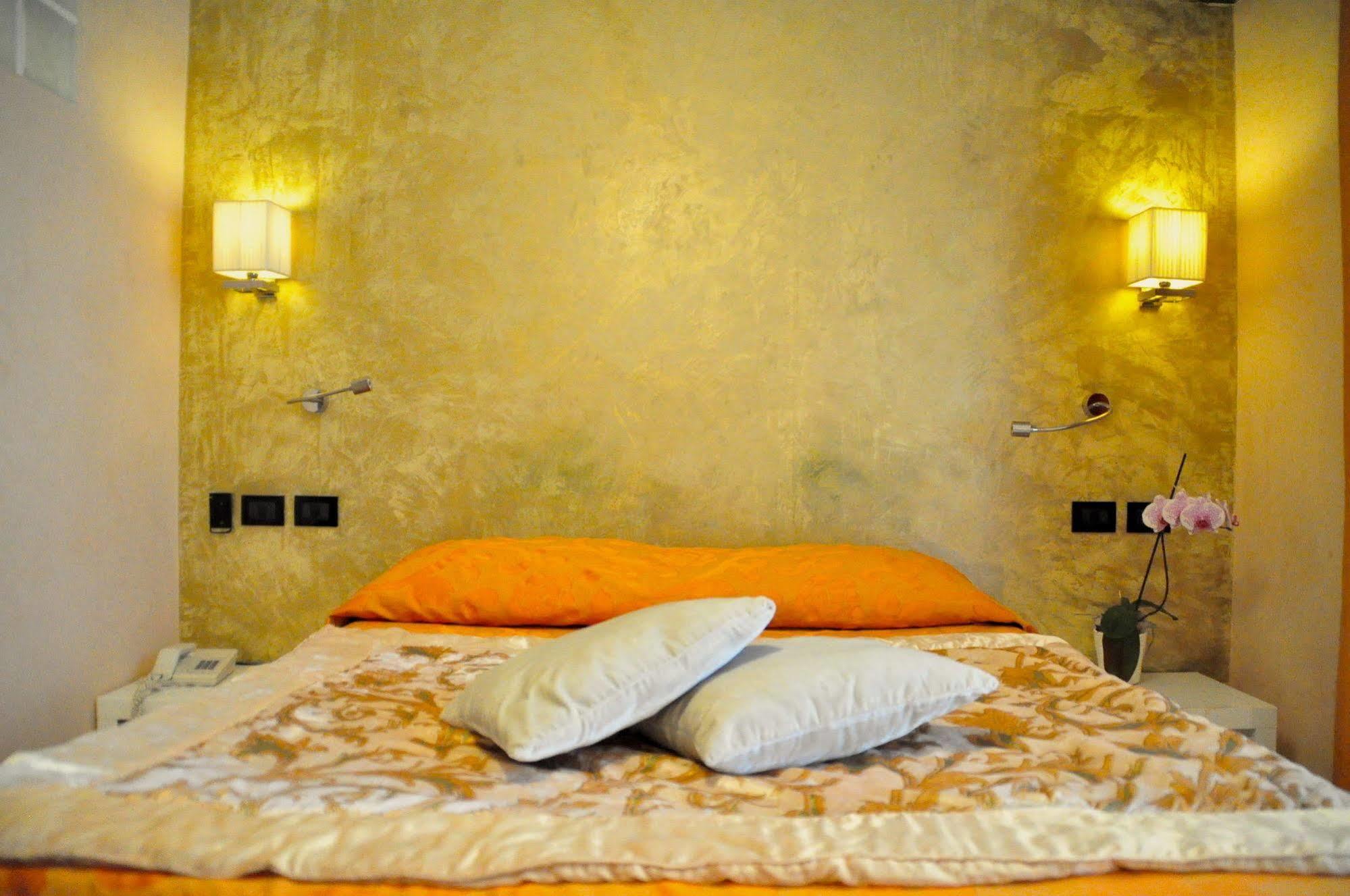 גראדו Hotel Regina מראה חיצוני תמונה