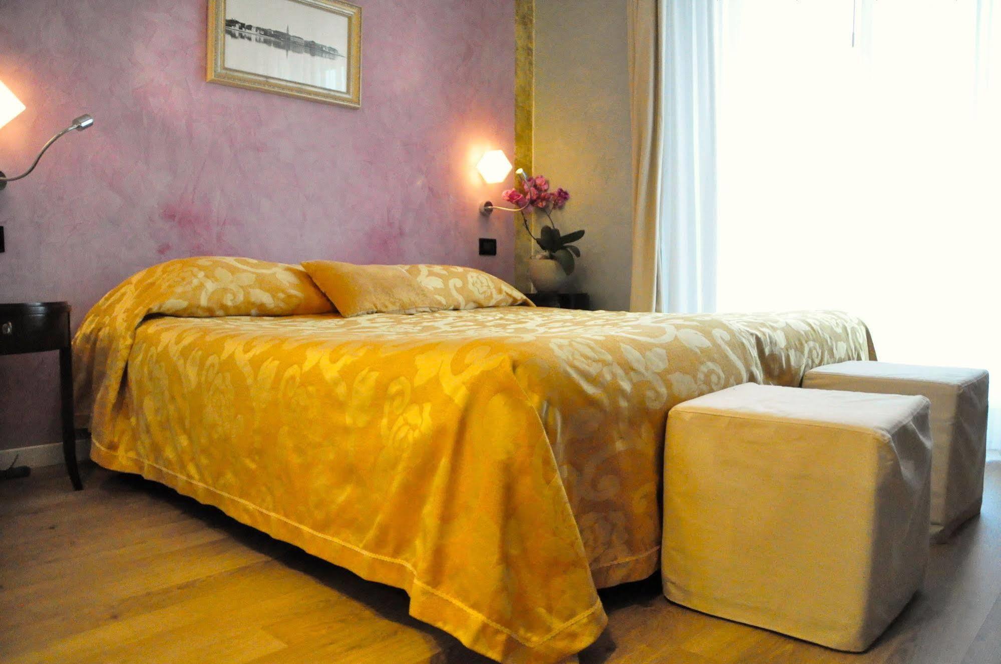 גראדו Hotel Regina מראה חיצוני תמונה