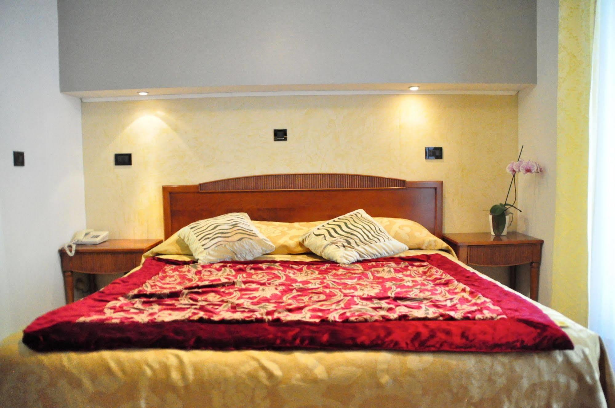 גראדו Hotel Regina מראה חיצוני תמונה